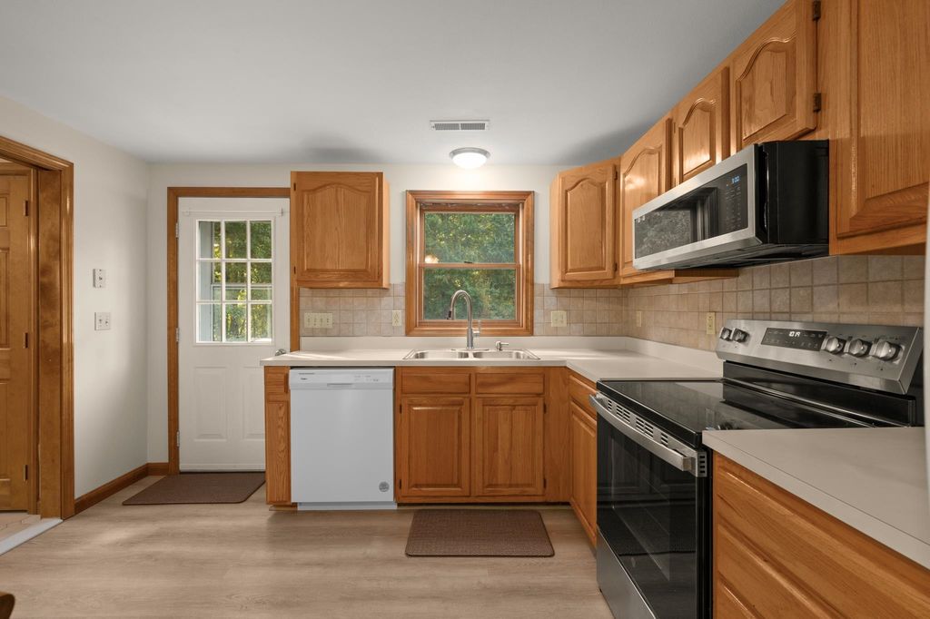 Photo of 53 Azarian Road, Salem, NH 03079 (MLS # 5066372)