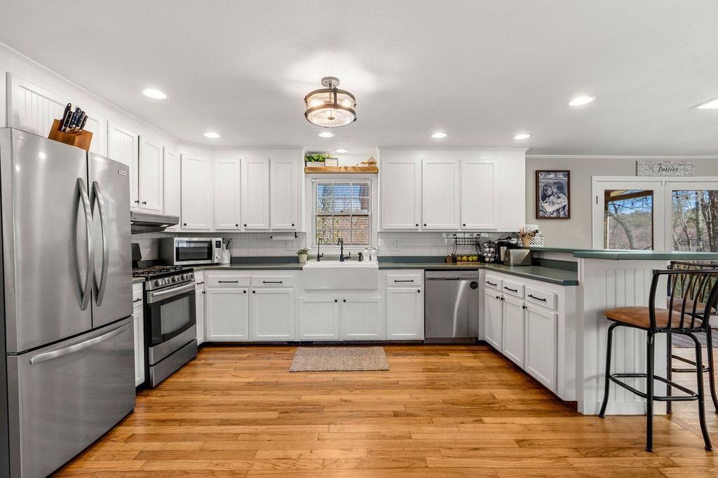 Photo of 11 Fairway Drive, Amherst, NH 03031 (MLS # 5084096)