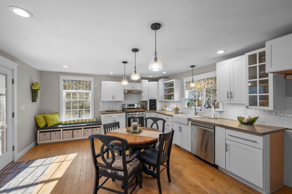 Photo of 166 Varney Street, Manchester, NH 03102 (MLS # 5070430)