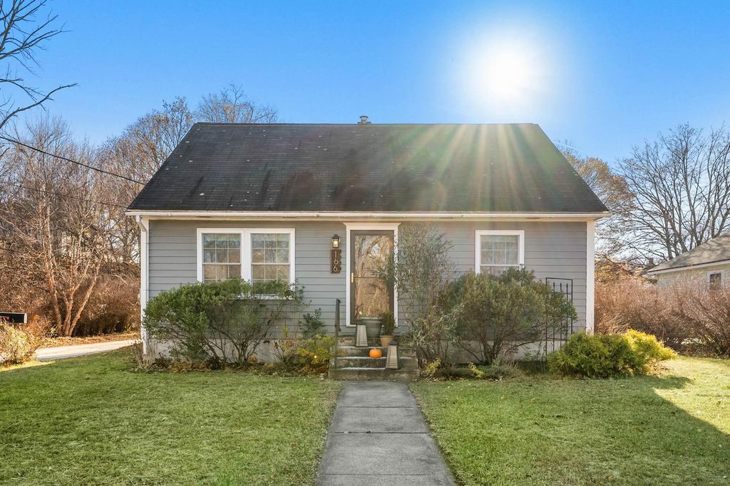 Photo of 166 Varney Street, Manchester, NH 03102 (MLS # 5070430)