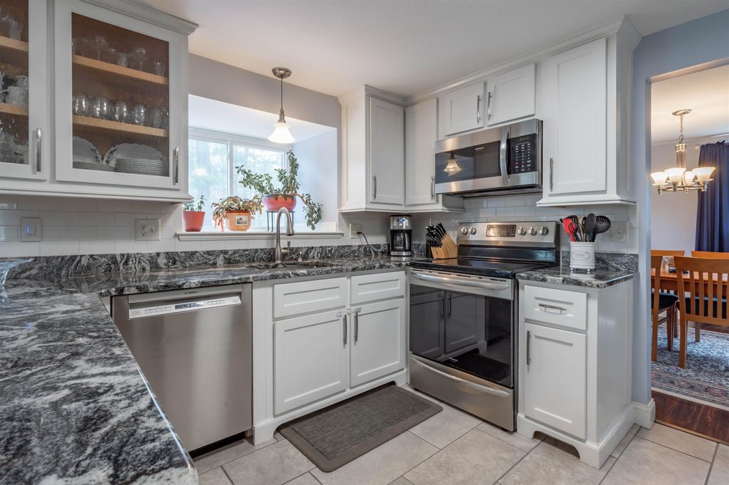 Photo of 14 Olympia Circle, Nashua, NH 03062 (MLS # 5084900)