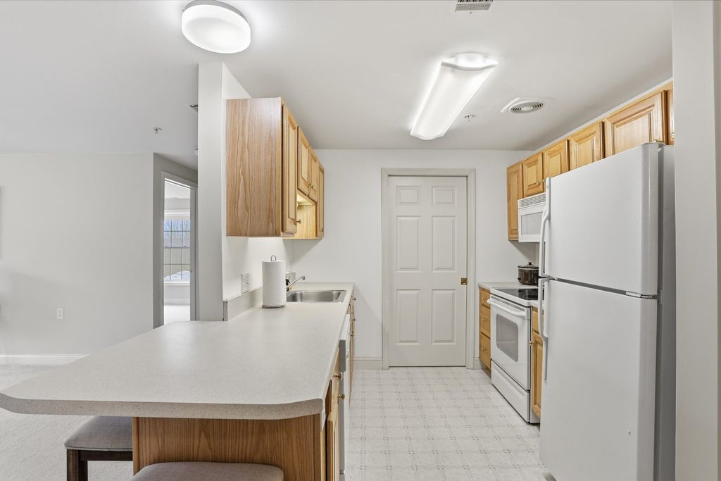 Photo of 10 Vista Ridge Drive #2, Londonderry, NH 03053 (MLS # 5079816)