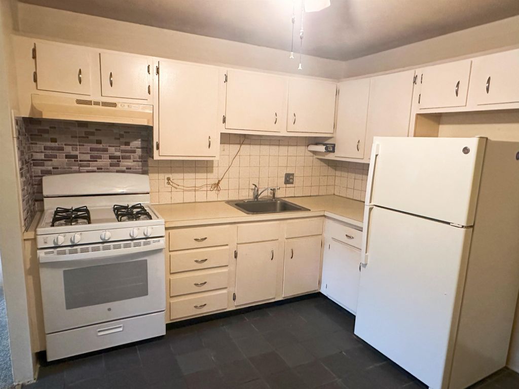 Photo of 126 Mammoth Road #20, Hooksett, NH 03106 (MLS # 5073697)