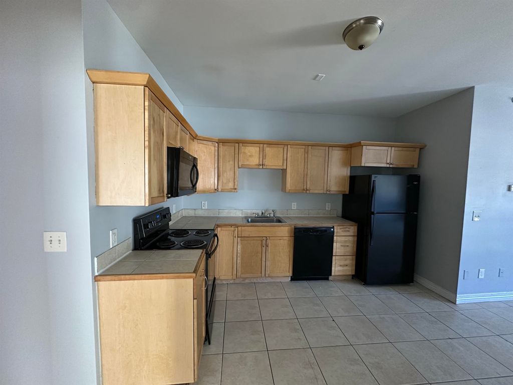 Photo of 323 Concord Street #C, Manchester, NH 03104 (MLS # 5065413)