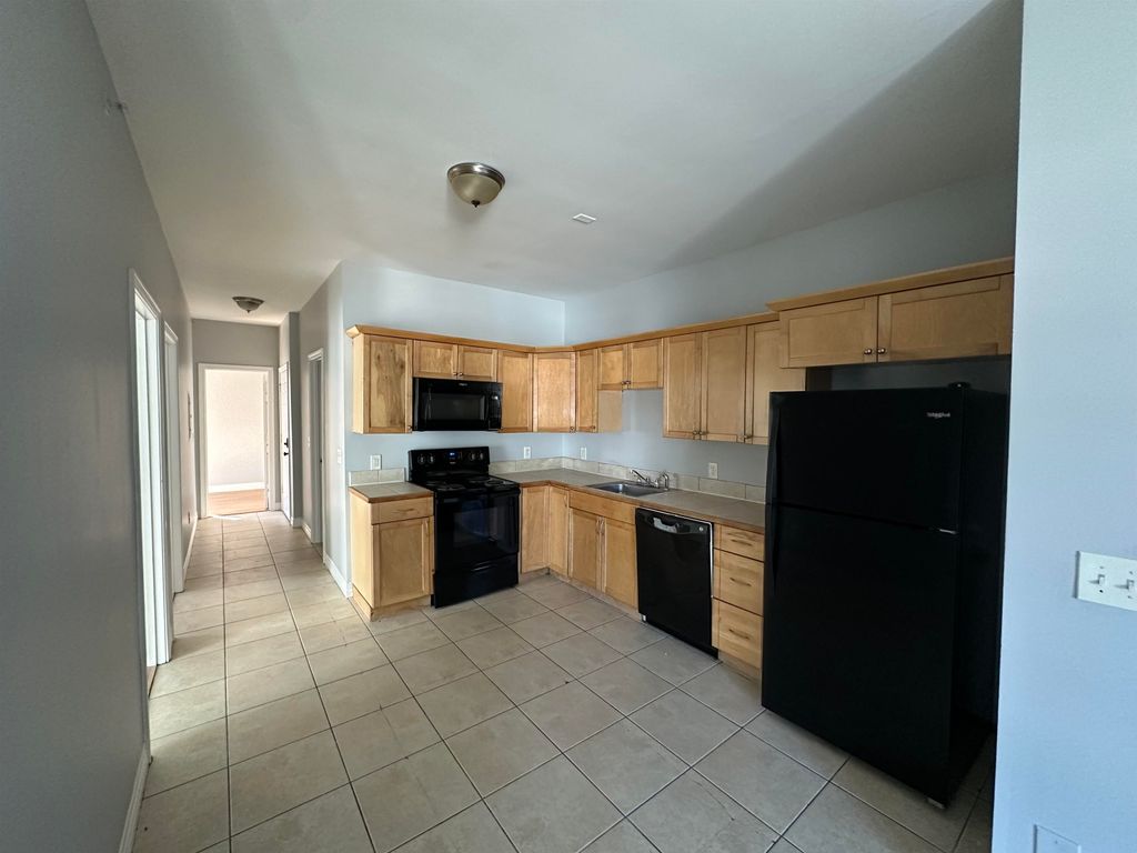 Photo of 323 Concord Street #C, Manchester, NH 03104 (MLS # 5065413)