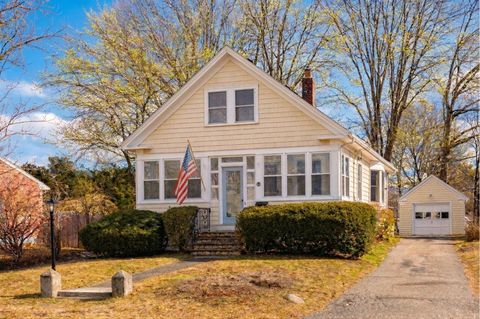 Photo of 111 Essex Avenue, Portsmouth, NH 03801 (MLS # 5081008)