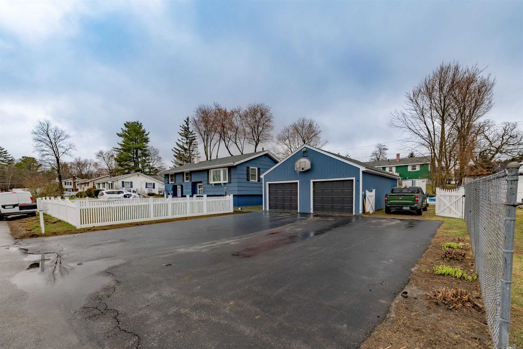 Photo of 25 Pelham Street, Nashua, NH 03063 (MLS # 5081930)