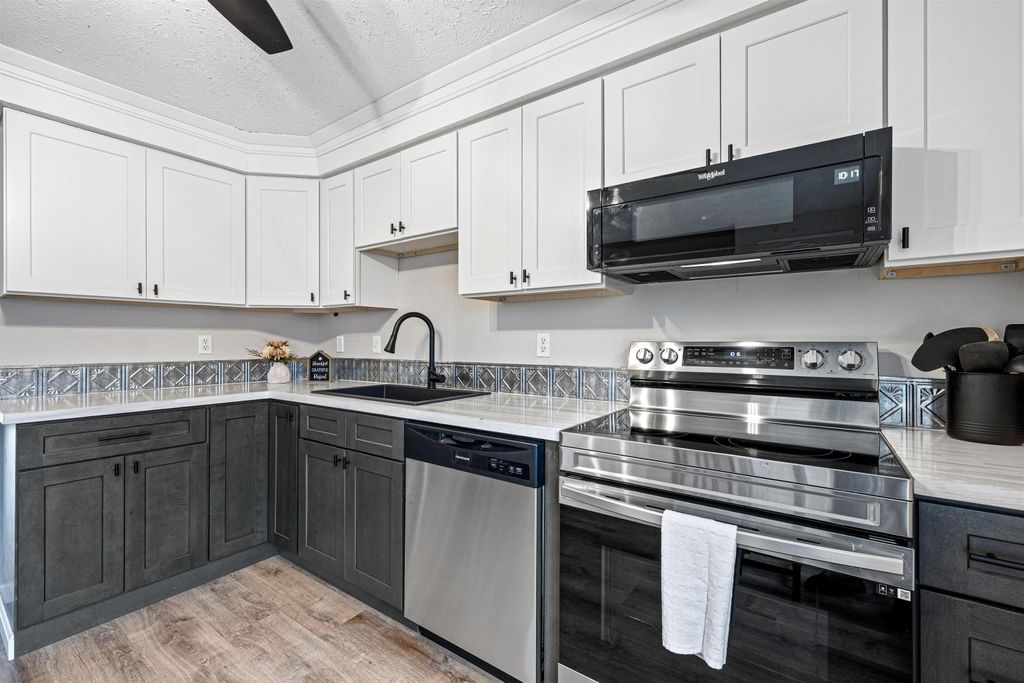 Photo of 15 Culver Street #42, Plaistow, NH 03865 (MLS # 5071166)