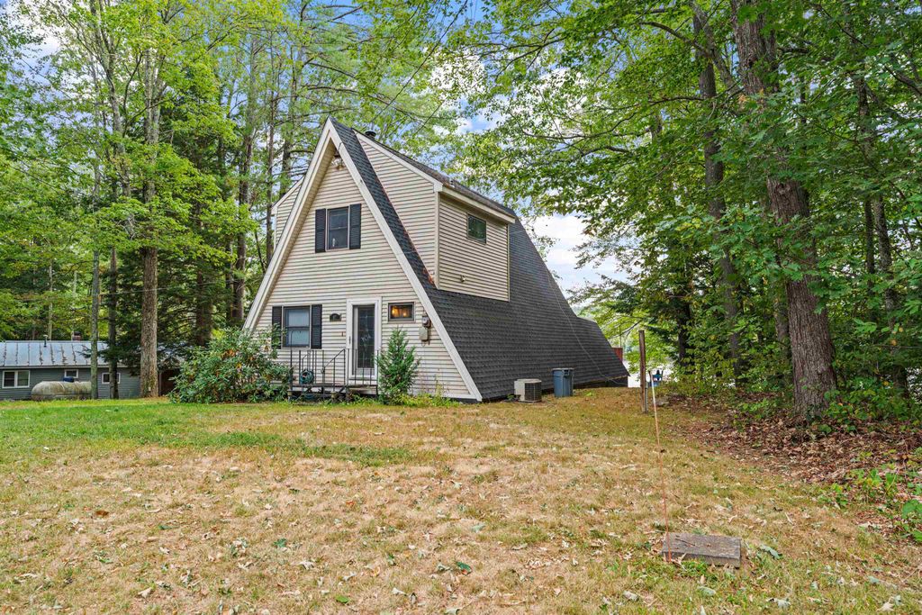 Photo of 67 New Hampshire Drive, Webster, NH 03303 (MLS # 5060487)