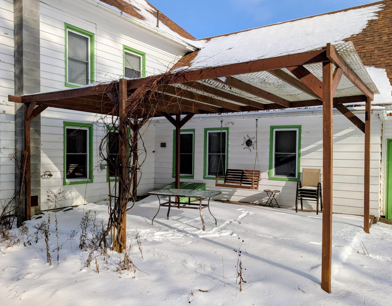 252 North Pleasant Street