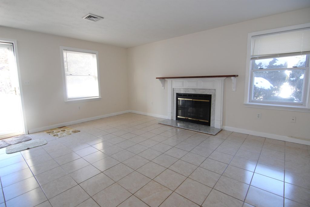 Photo of 18 Cadogan Way, Nashua, NH 03062 (MLS # 5071652)