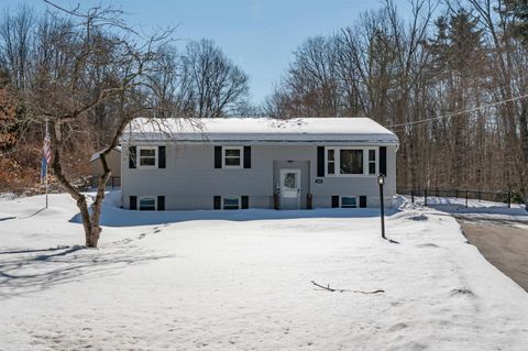 Photo of 325 Pembroke Hill Road, Pembroke, NH 03275 (MLS # 5078042)