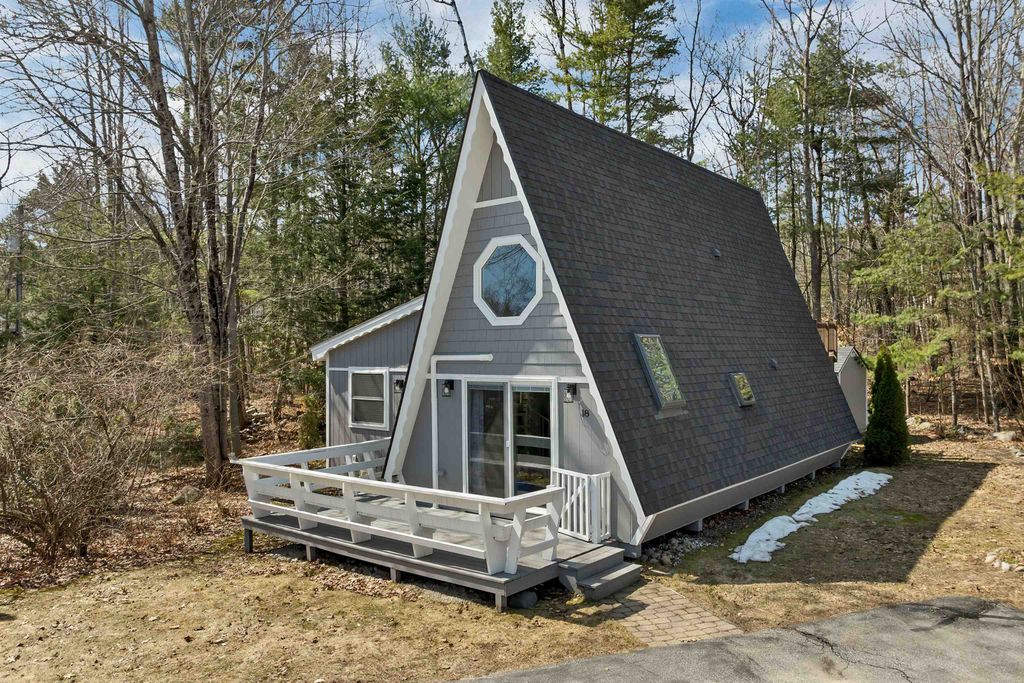 Photo of 1 East Bluff Highlands Road #18, Meredith, NH 03253 (MLS # 5082319)