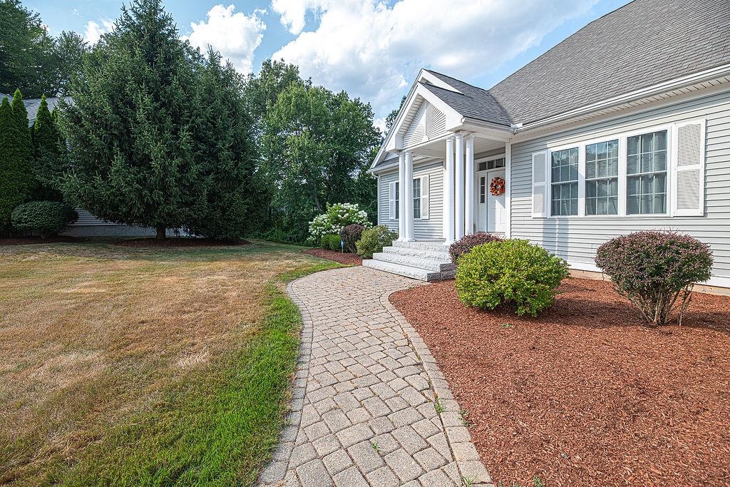 6 Prestwick Trail