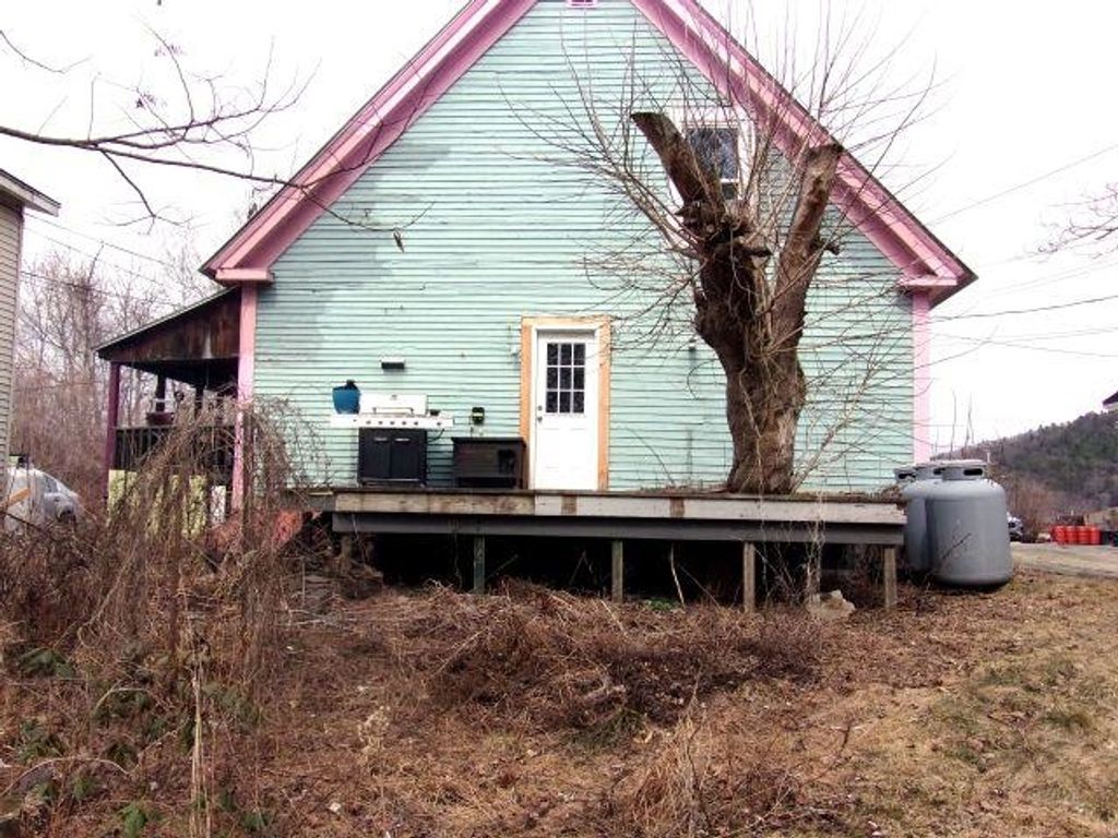 Photo of 8 Oak Hill Street, Haverhill, NH 03785 (MLS # 5082038)