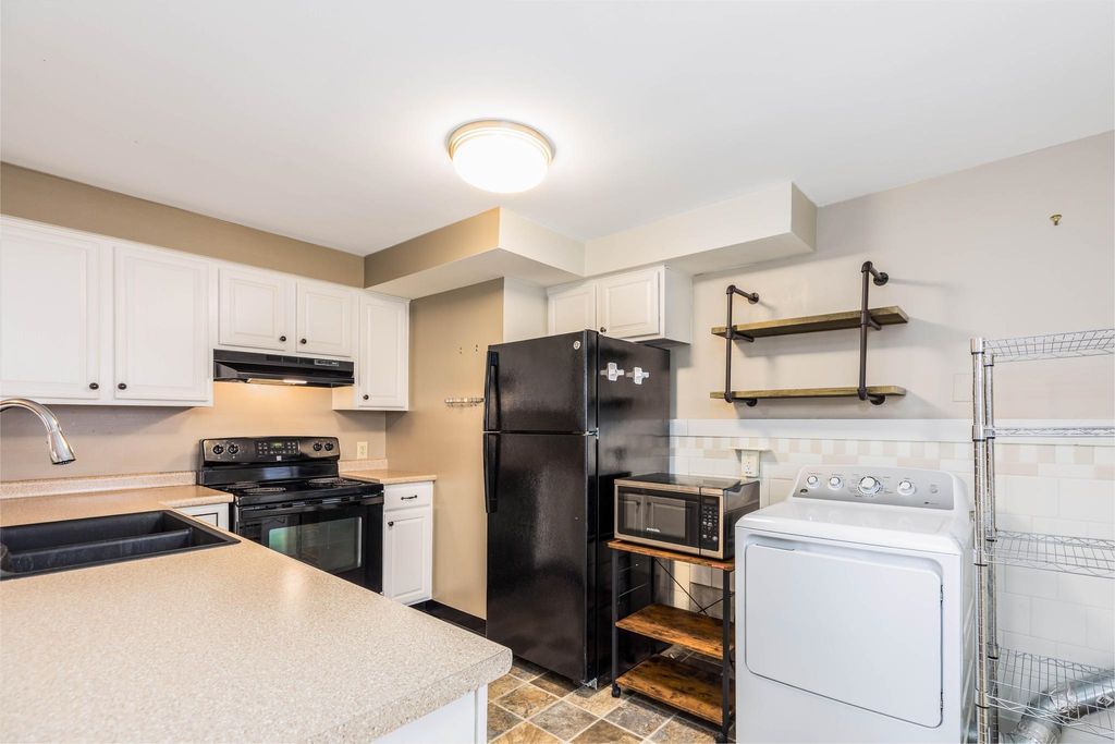 Photo of 709 Central Avenue #4, Dover, NH 03820 (MLS # 5082762)