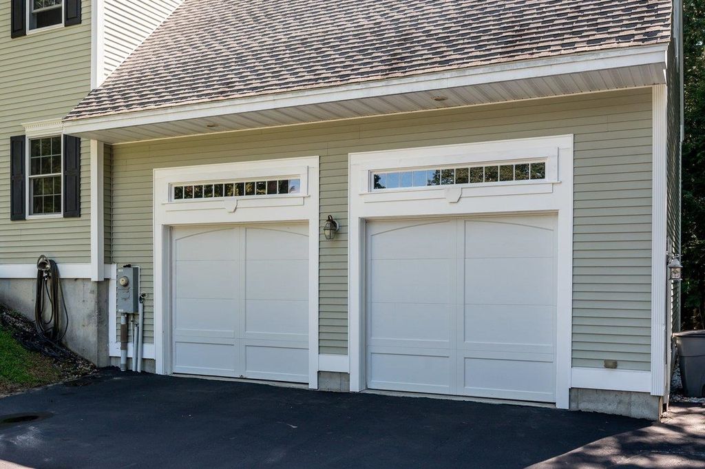 Photo of 12 Carriage Hill Lane, Dover, NH 03820 (MLS # 5059412)