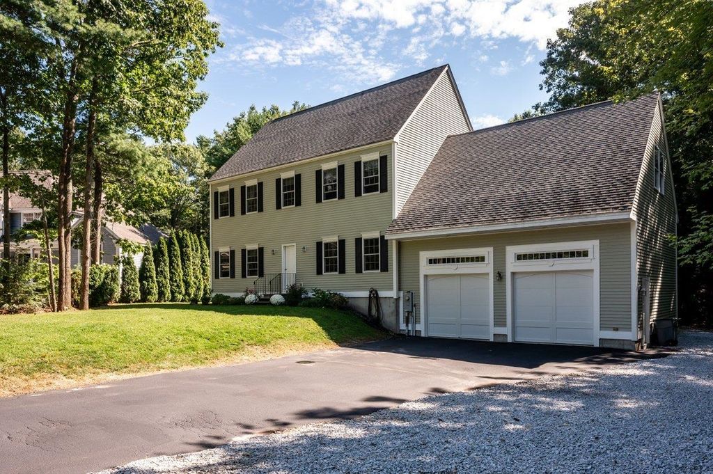 Photo of 12 Carriage Hill Lane, Dover, NH 03820 (MLS # 5059412)