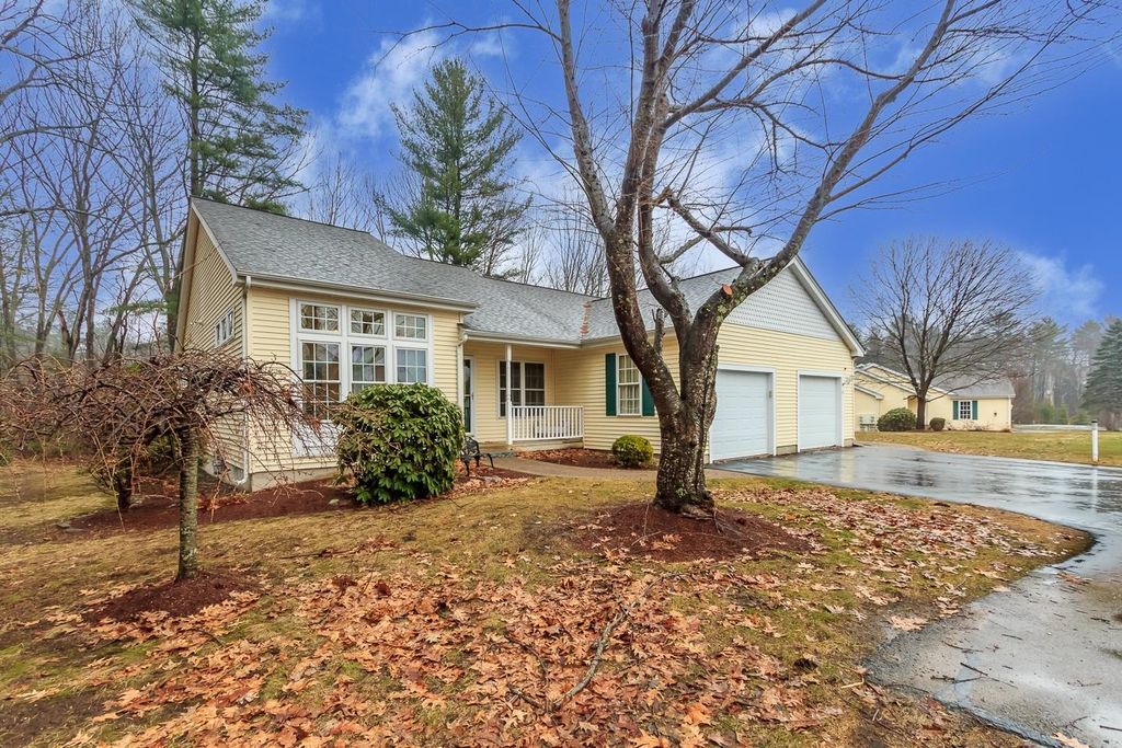 Photo of 6 Lincoln Drive, Londonderry, NH 03053 (MLS # 5081174)