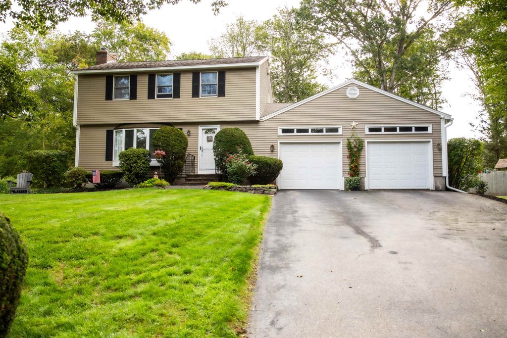 Photo of 12 Apache Street, Dover, NH 03820 (MLS # 5060746)