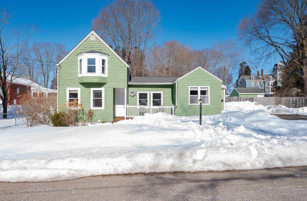 Photo of 80 Woodlawn Circle, Portsmouth, NH 03801 (MLS # 5077303)
