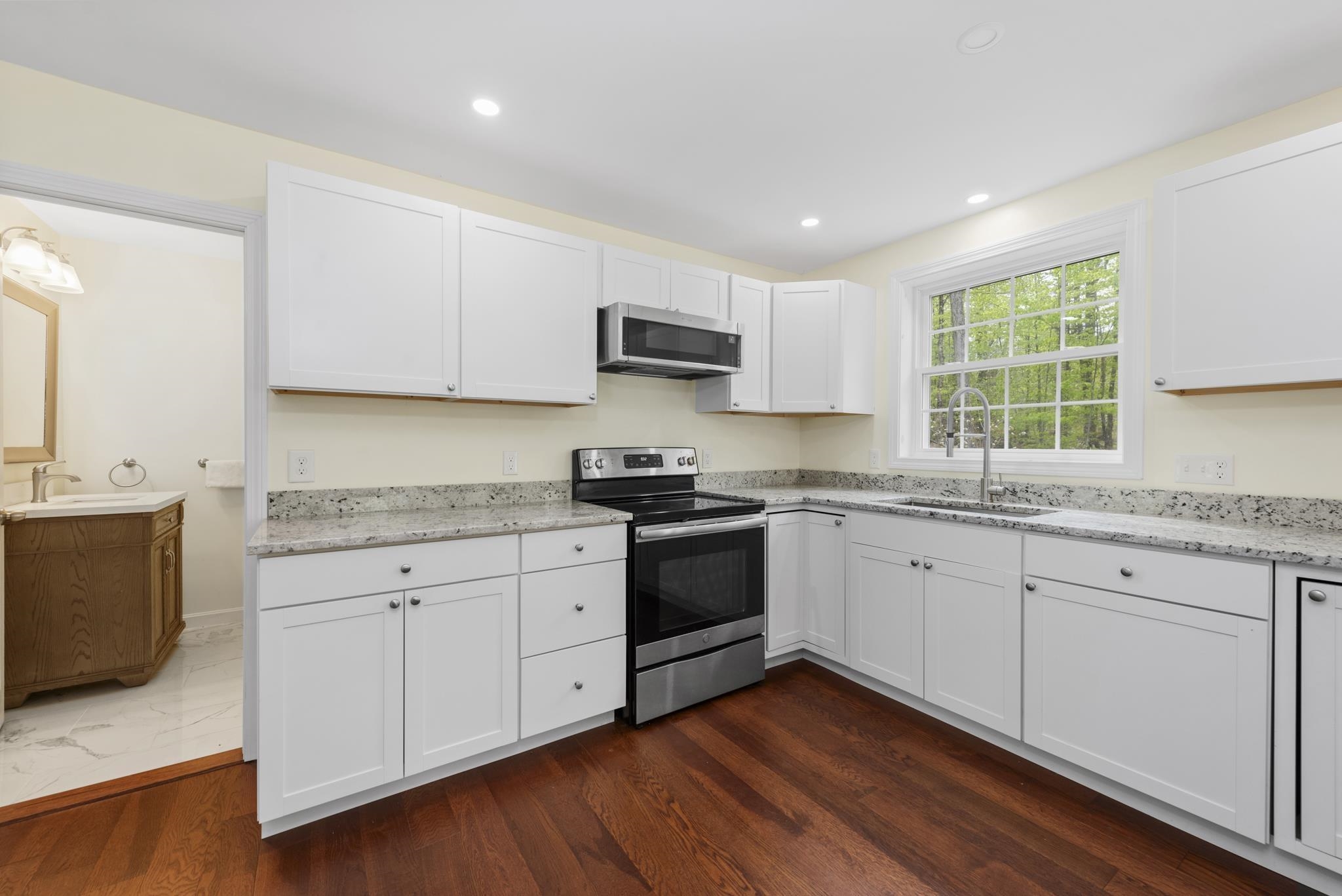 Rumney, New Hampshire 03266, United States, 3 Bedrooms Bedrooms, ,2 BathroomsBathrooms,Residential,Pending,116888