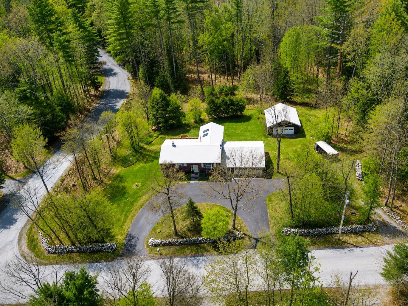Photo 1 of 29 — 2121 North Road, Sunderland, VT 05250
