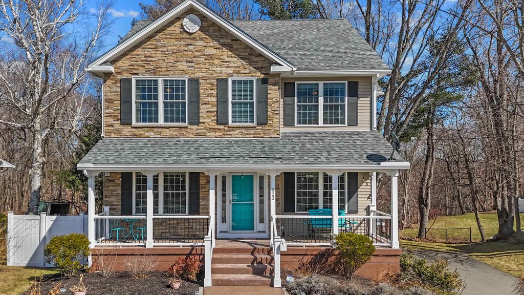 Photo of 523 Coolidge Avenue, Manchester, NH 03102 (MLS # 5080596)