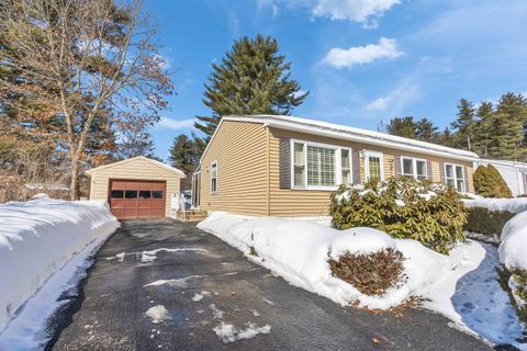 Photo of 4 Burlington Road, Nashua, NH 03062 (MLS # 5077966)