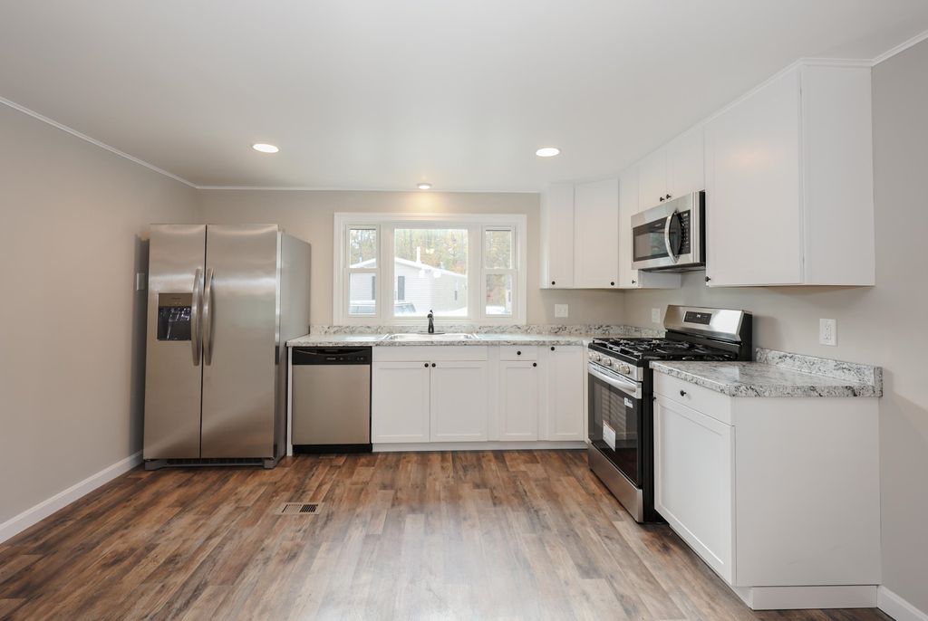 Photo of 11 Bradford Lane, Litchfield, NH 03052 (MLS # 5066979)