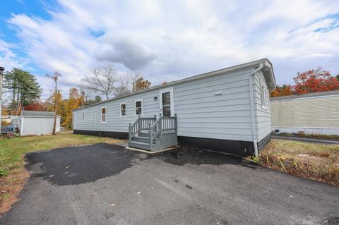 Photo of 11 Bradford Drive, Litchfield, NH 03052 (MLS # 5066979)