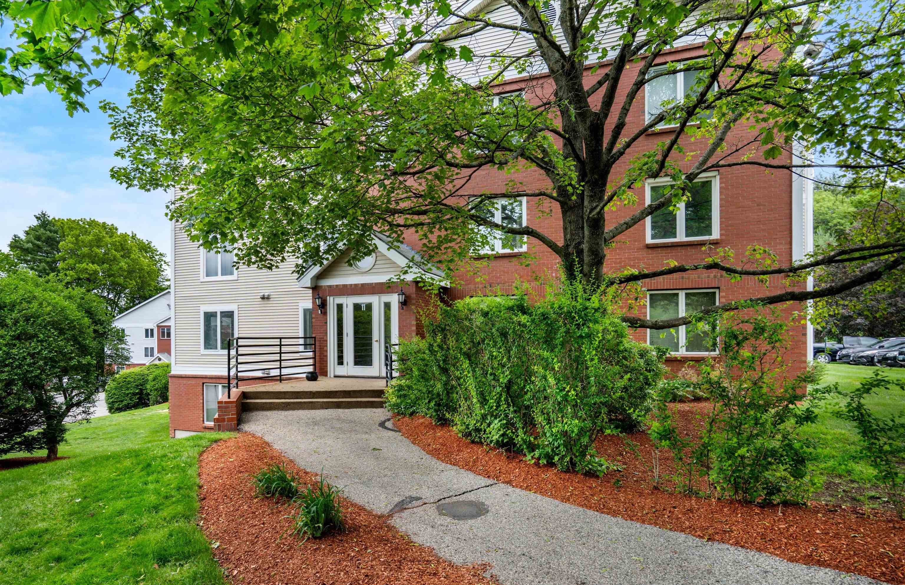 11 Timberwood Drive 401