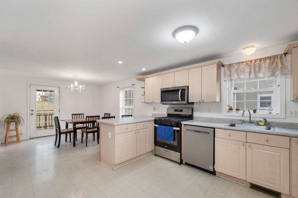 Photo of 53 Barbara Lane, Hudson, NH 03051 (MLS # 5075190)