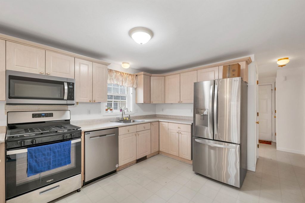 Photo of 53 Barbara Lane, Hudson, NH 03051 (MLS # 5075190)