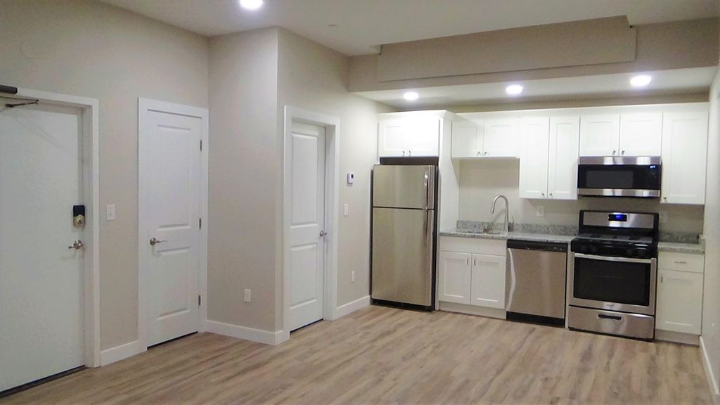 Photo of 62 Lowell Street #6, Manchester, NH 03101 (MLS # 5070003)