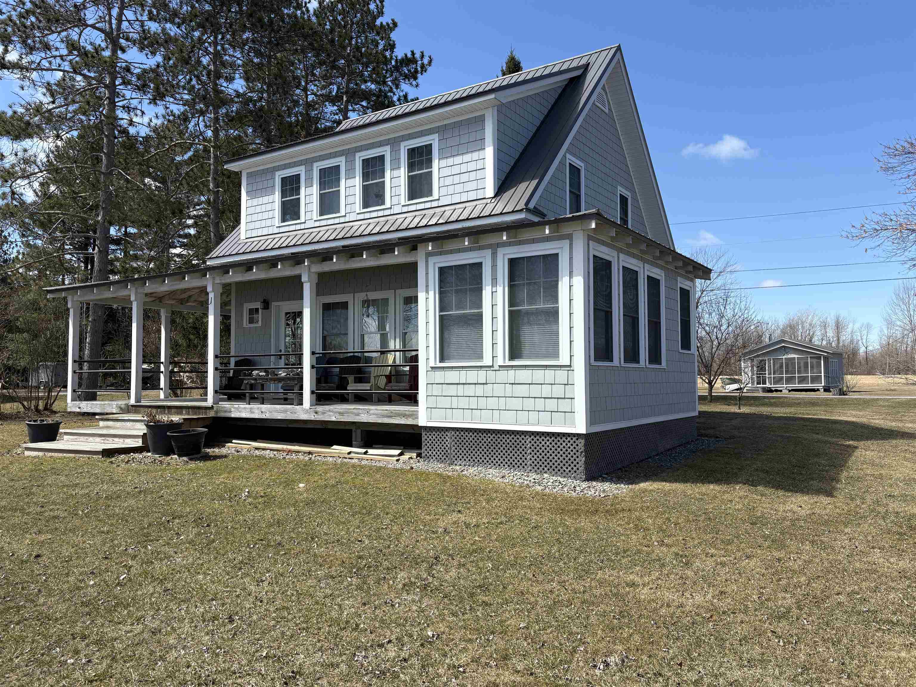 419 North End Road East