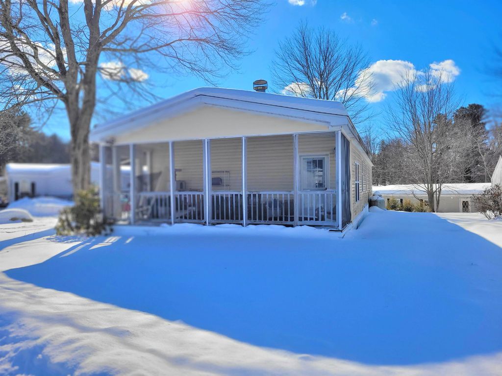 Photo of 2 Darlene Lane, Litchfield, NH 03052 (MLS # 5075514)