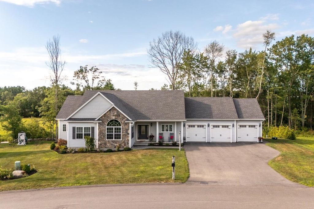 Photo of 25 Wildwood Road, Pelham, NH 03076 (MLS # 5053406)