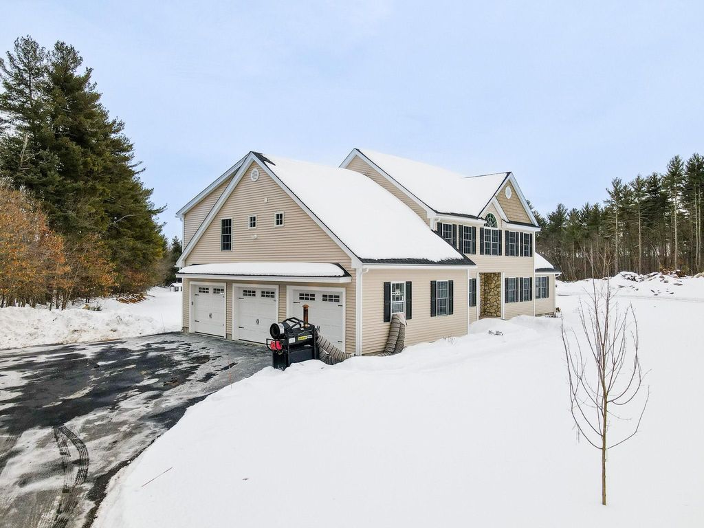 Photo of 9 Cornstalk Lane, Pelham, NH 03076 (MLS # 5064729)