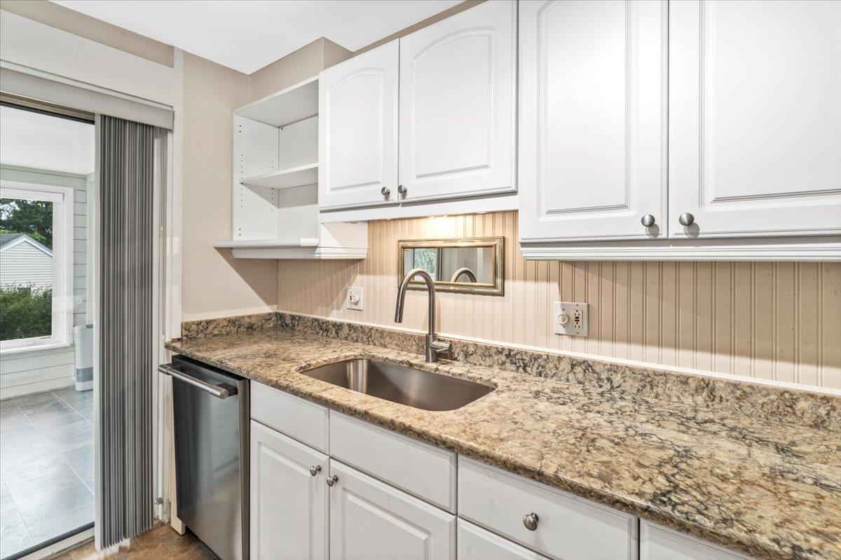 Nashua, New Hampshire 03060, United States, 3 Bedrooms Bedrooms, ,1 BathroomBathrooms,Residential,Active,163674