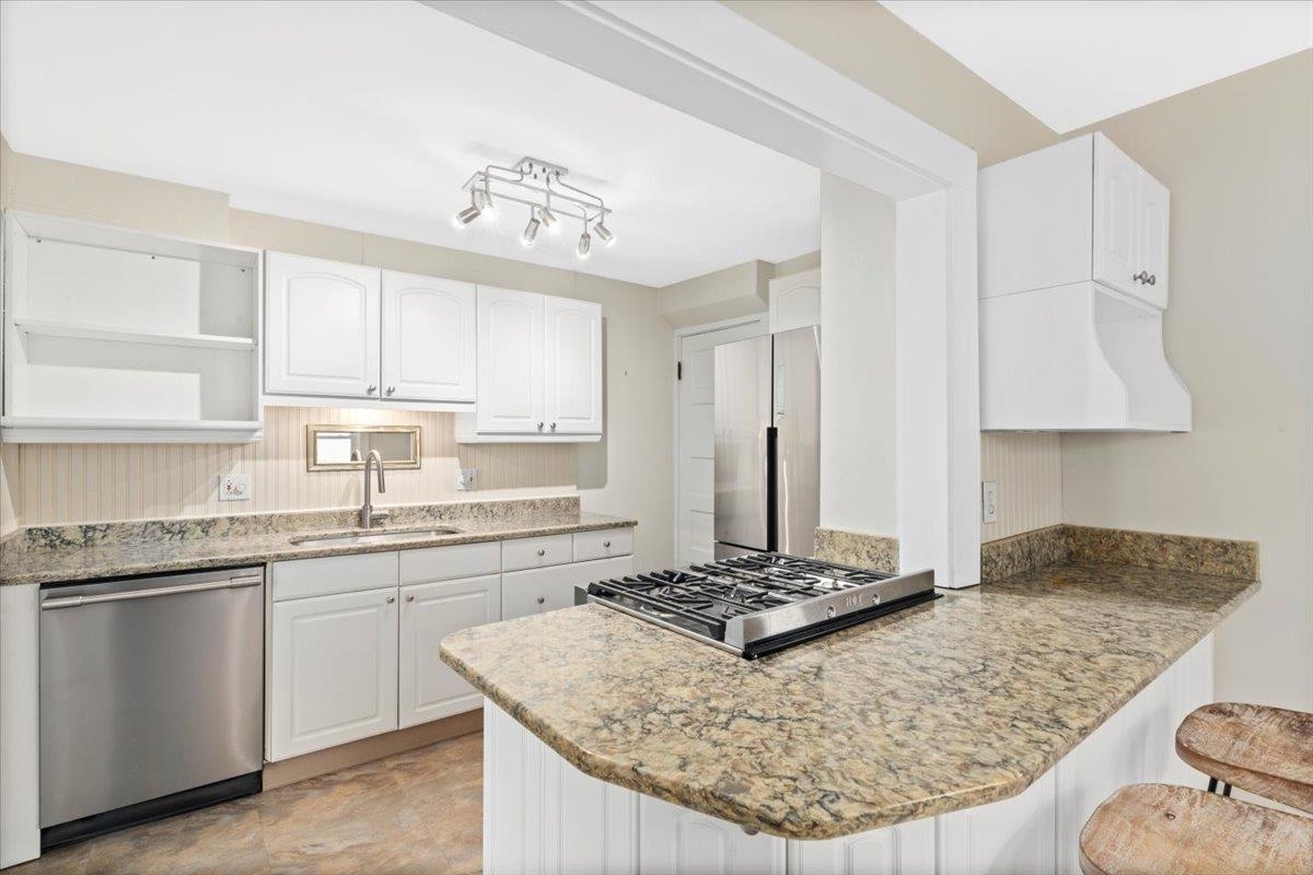 Nashua, New Hampshire 03060, United States, 3 Bedrooms Bedrooms, ,1 BathroomBathrooms,Residential,Active,163674