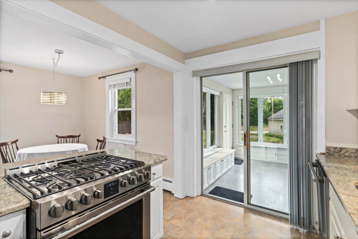 Nashua, New Hampshire 03060, United States, 3 Bedrooms Bedrooms, ,1 BathroomBathrooms,Residential,Active,163674