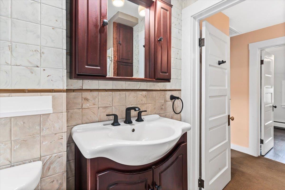 Nashua, New Hampshire 03060, United States, 3 Bedrooms Bedrooms, ,1 BathroomBathrooms,Residential,Active,163674