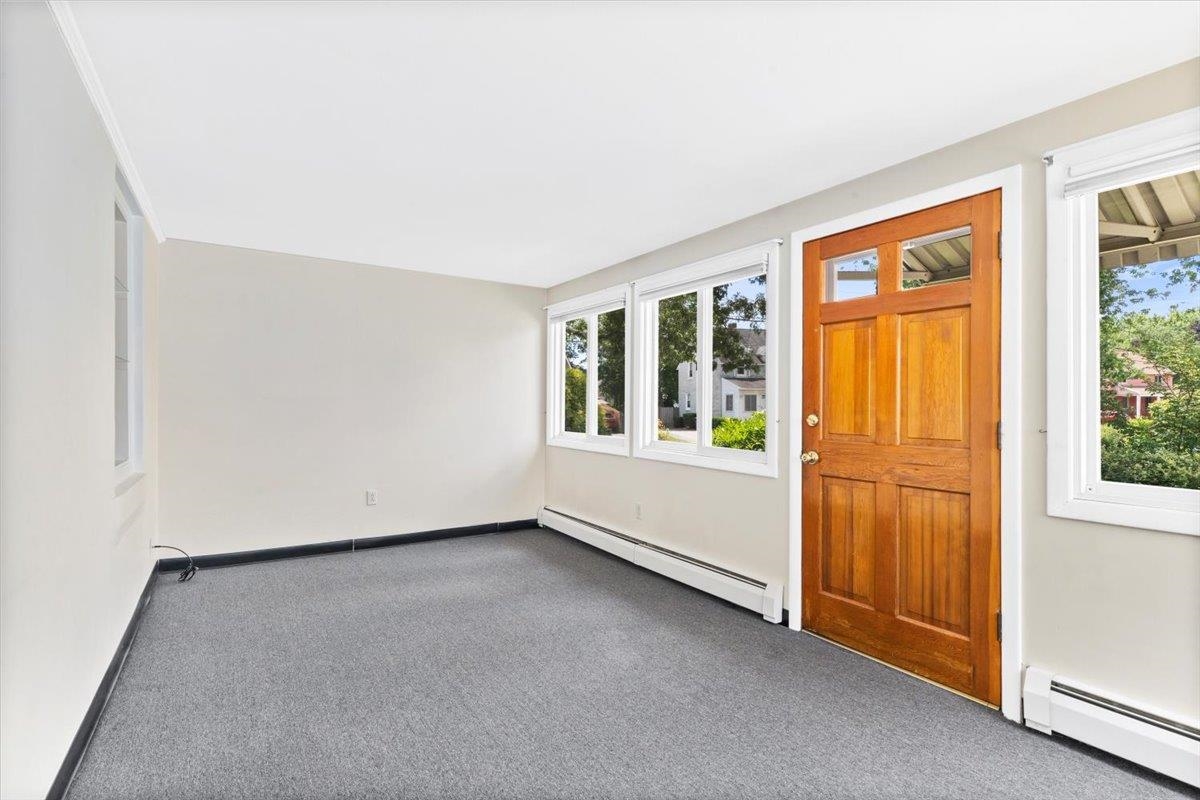 Nashua, New Hampshire 03060, United States, 3 Bedrooms Bedrooms, ,1 BathroomBathrooms,Residential,Active,163674