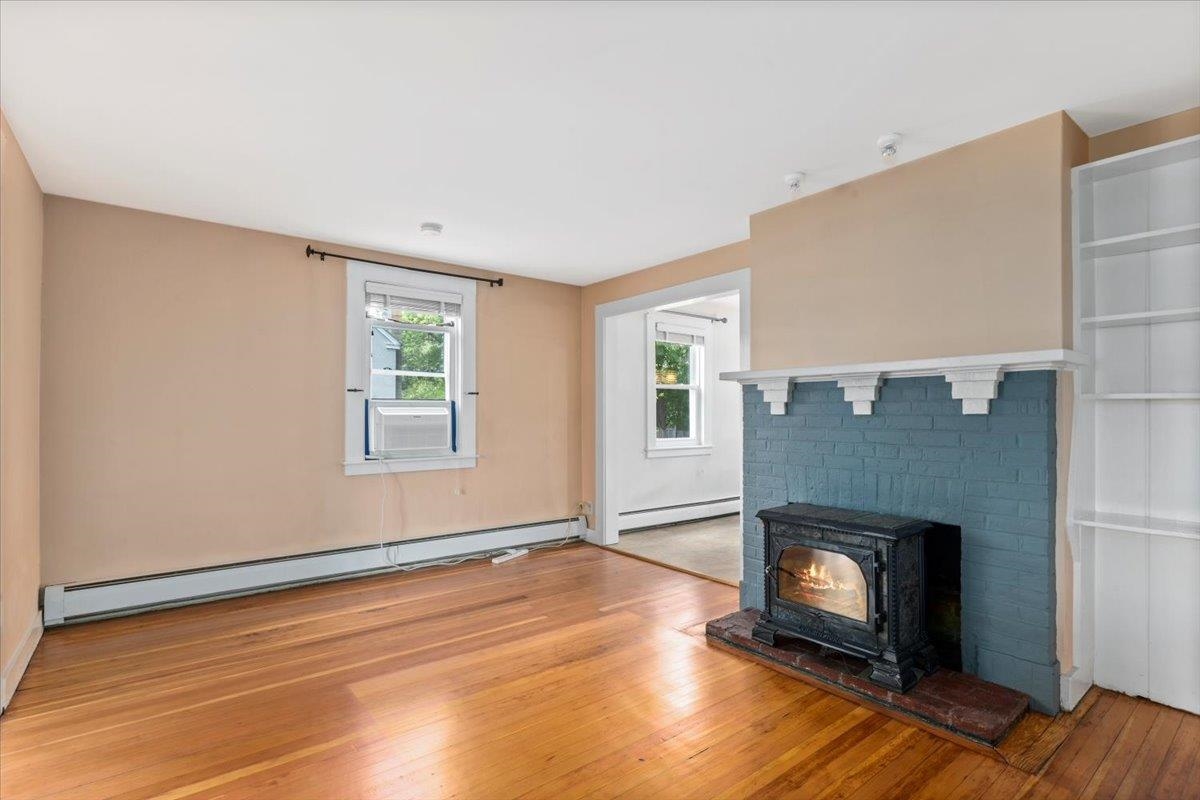 Nashua, New Hampshire 03060, United States, 3 Bedrooms Bedrooms, ,1 BathroomBathrooms,Residential,Active,163674