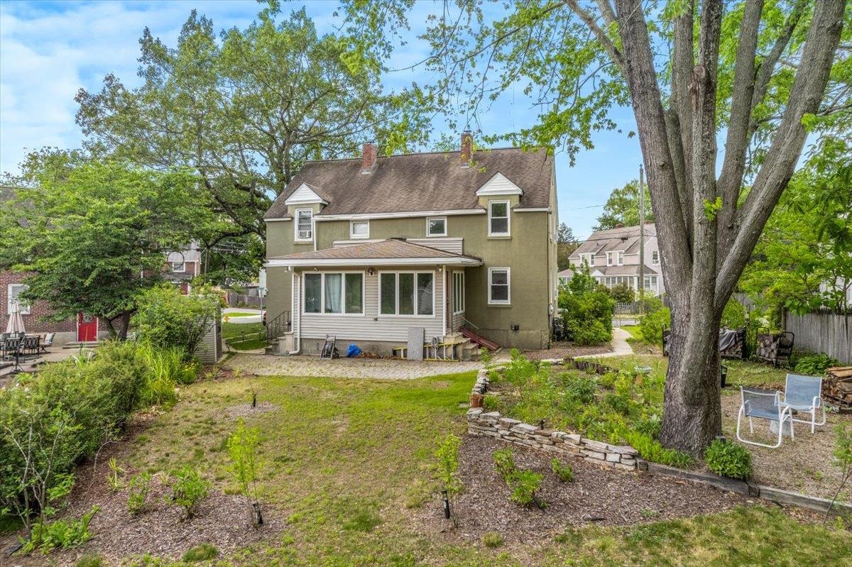 Nashua, New Hampshire 03060, United States, 3 Bedrooms Bedrooms, ,1 BathroomBathrooms,Residential,Active,163674