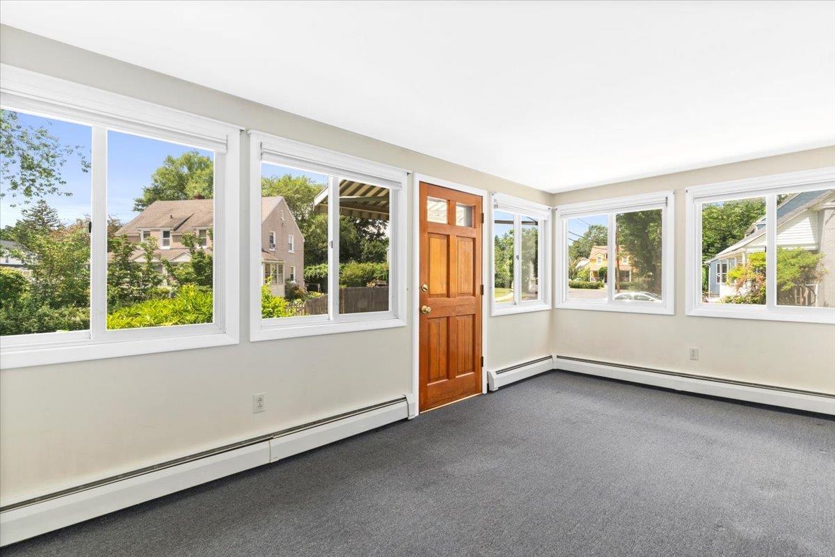 Nashua, New Hampshire 03060, United States, 3 Bedrooms Bedrooms, ,1 BathroomBathrooms,Residential,Active,163674