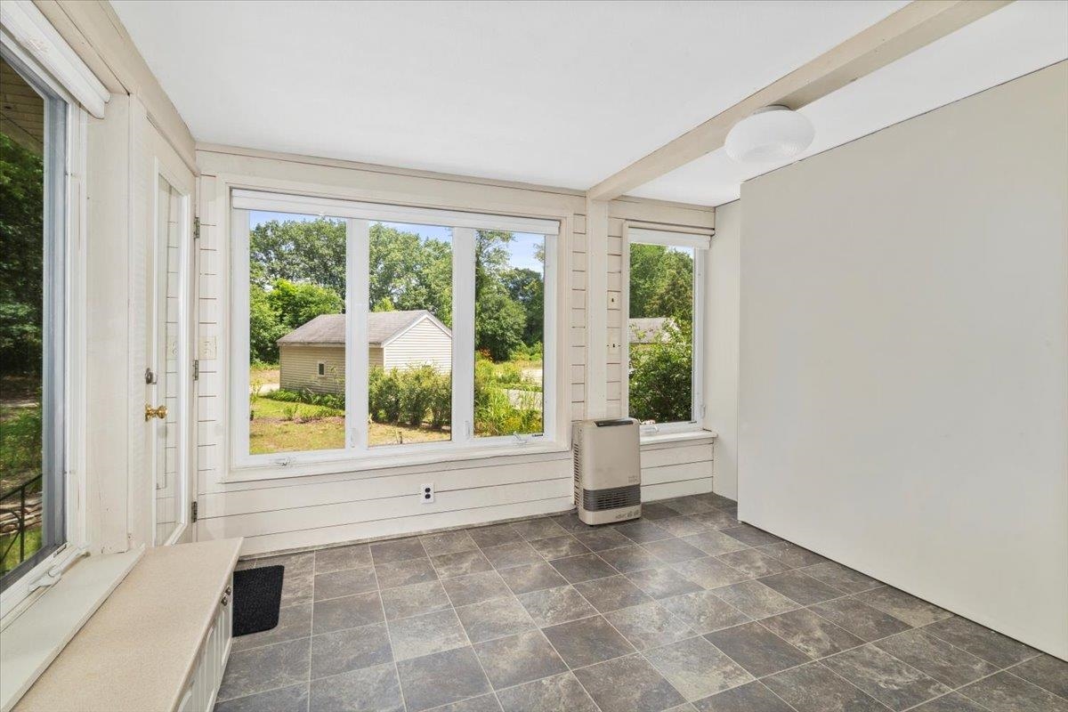 Nashua, New Hampshire 03060, United States, 3 Bedrooms Bedrooms, ,1 BathroomBathrooms,Residential,Active,163674