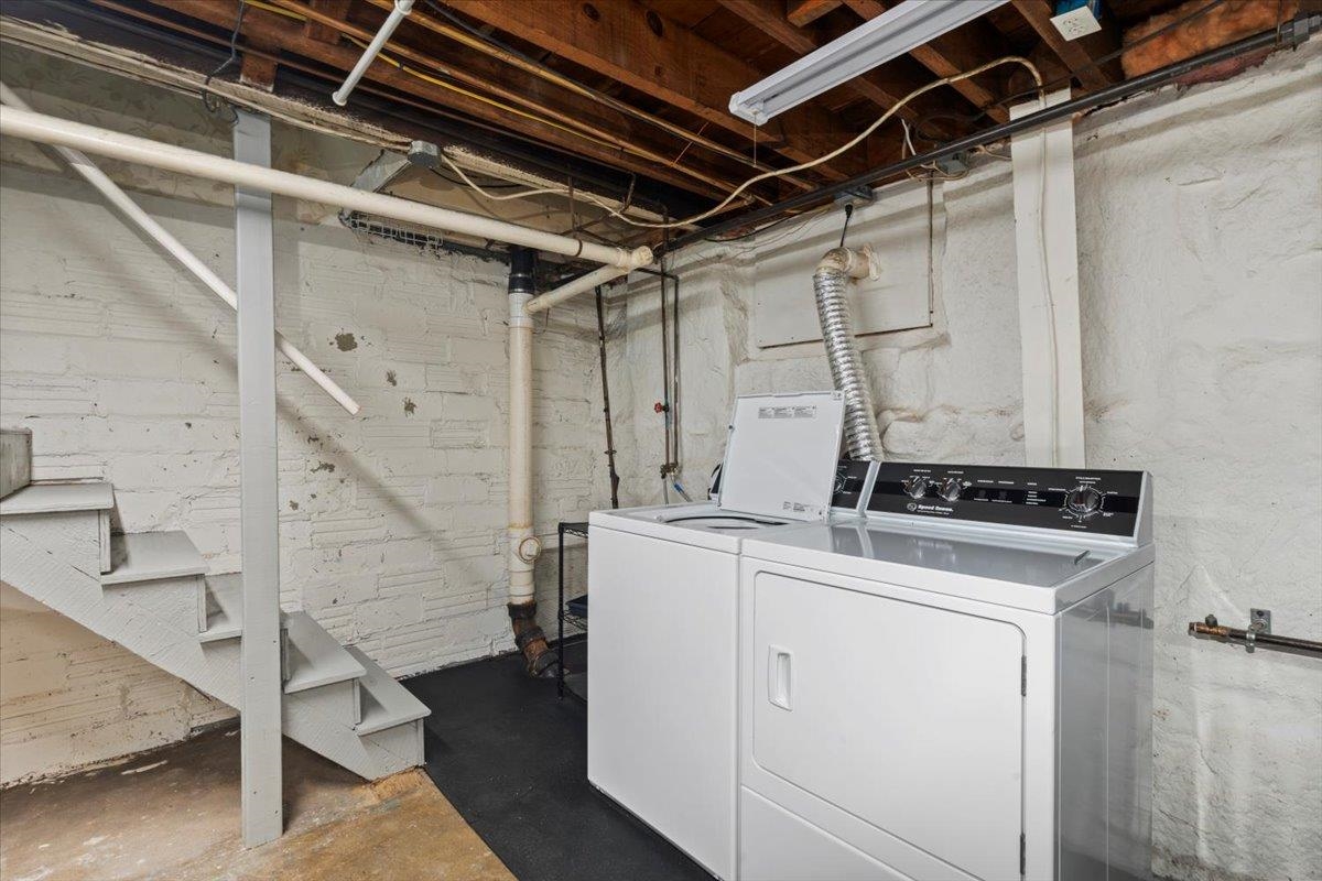 Nashua, New Hampshire 03060, United States, 3 Bedrooms Bedrooms, ,1 BathroomBathrooms,Residential,Active,163674