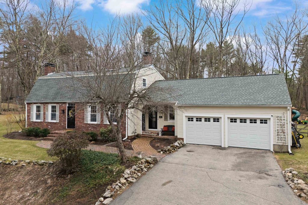 Photo of 66 Horizon Drive, Bedford, NH 03110 (MLS # 5082255)